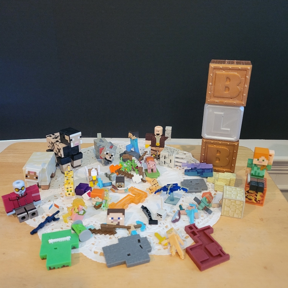 Mixed Lot of Robolox & Minecraft Figures and More